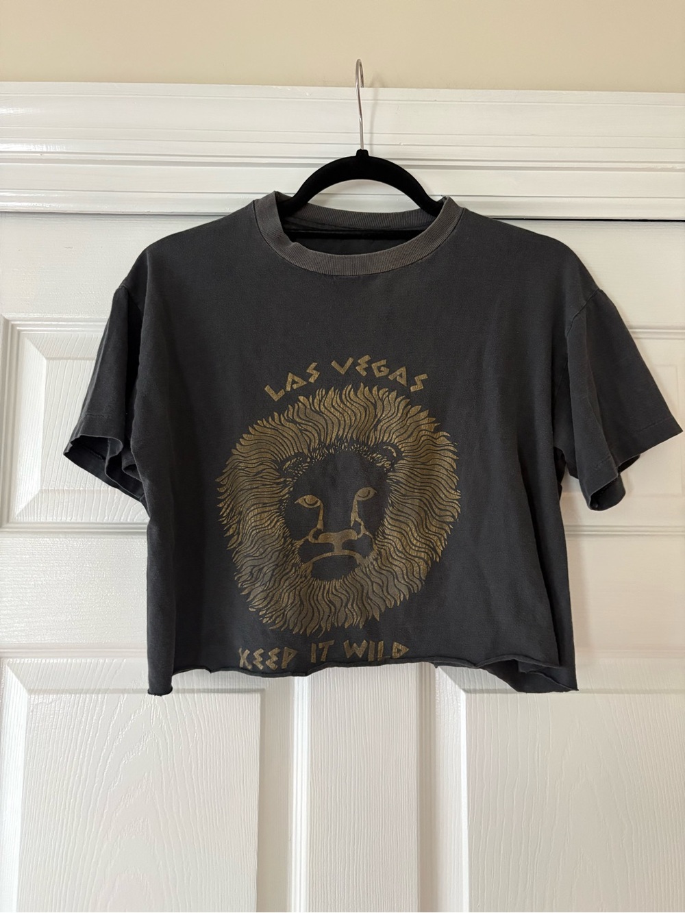 Las Vegas Lion Graphic Crop Tee - Charcoal & Gold